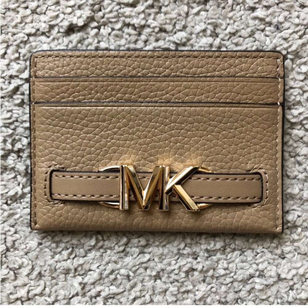 Authentic Michael Kors Card Holder. NWOT.